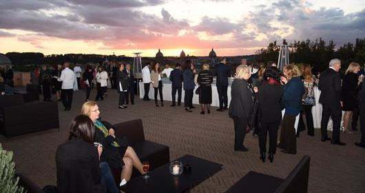 Aperitivo sulla terrazza Caffarelli al Campidoglio Aperitivo sulla terrazza Caffarelli al Campidoglio