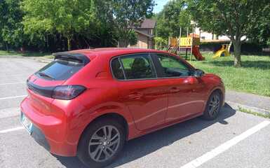 Vendo auto Peugeot 208 anno 2022