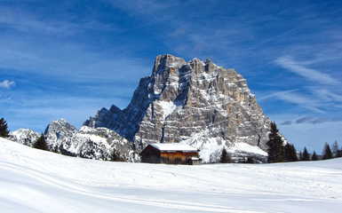 Sciare ad Alleghe, Val Zoldana Sciare ad Alleghe, Val Zoldana