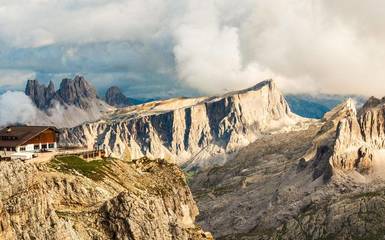 Partecipa con Montagnaterapia ad un'escursione al Rifugio Lagazuoi Partecipa con Montagnaterapia ad un'escursione al Rifugio Lagazuoi