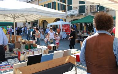 Libri sotto i portici - Castel Goffredo (MN) Libri sotto i portici - Castel Goffredo (MN)