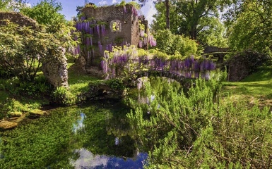 Ninfa, il giardino più bello del mondo e Sperlonga Ninfa, il giardino più bello del mondo e Sperlonga