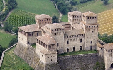 Percorsi d'Arte: castello di Torrechiara e Badia Santa Maria della Neve Percorsi d'Arte: castello di Torrechiara e Badia Santa Maria della Neve