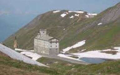 Partecipa con Montagnaterapia ad un escursione al Passo del Piccolo San Bernardo sugli storici sentieri dei pellegrini Partecipa con Montagnaterapia ad un escursione al Passo del Piccolo San Bernardo sugli storici sentieri dei pellegrini