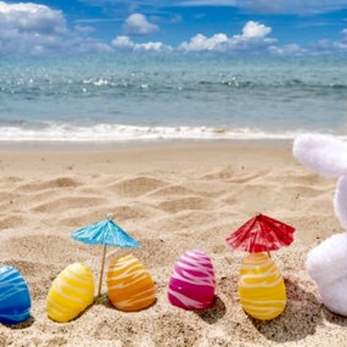 Caccia alle uova di Pasqua sulla spiaggia di Rimini