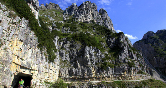 Partecipa con Montagnaterapia ad una escursione sul Monte Pasubio Partecipa con Montagnaterapia ad una escursione sul Monte Pasubio