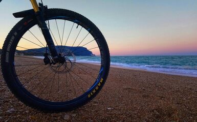 L'Infinito, tra il Conero e Recanati, in e-bike L'Infinito, tra il Conero e Recanati, in e-bike