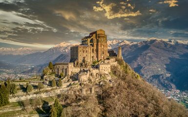 La Sacra di San Michele, "il nome della Rosa". La Sacra di San Michele, "il nome della Rosa".