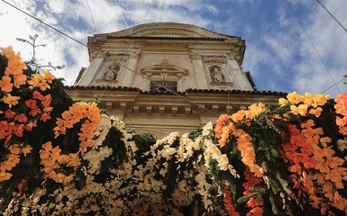 Festa dei Fiori di Monte Isola e il Vittoriale Festa dei Fiori di Monte Isola e il Vittoriale