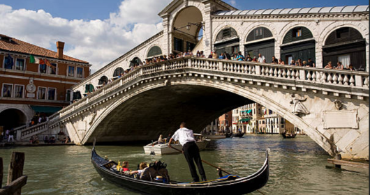 Tour in giornata a Venezia, visita al Salone dell’artigianato e passeggiata al Lido Tour in giornata a Venezia, visita al Salone dell’artigianato e passeggiata al Lido