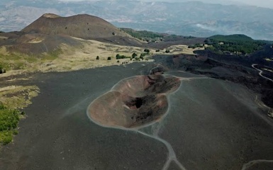 Le giornate con la natura - Passeggiata sui crateri laterali del 2002 dell'Etna Le giornate con la natura - Passeggiata sui crateri laterali del 2002 dell'Etna
