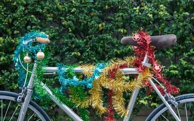 Cicloturisti a pranzo in compagnia